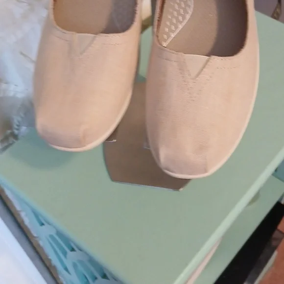 Bob's Skechers Air-cooled Arch Fit Size 8 1/2 - Picture 10 of 11